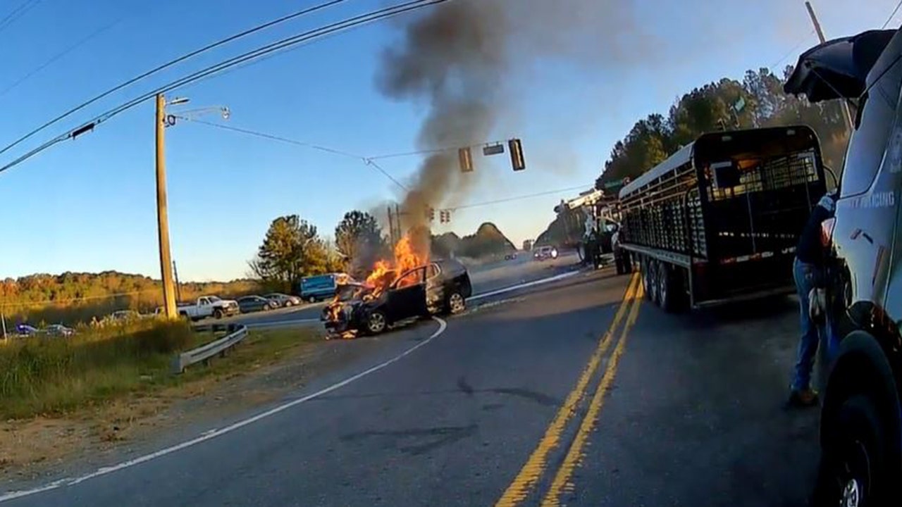 Georgia officers save mom, child from burning vehicle in dramatic video