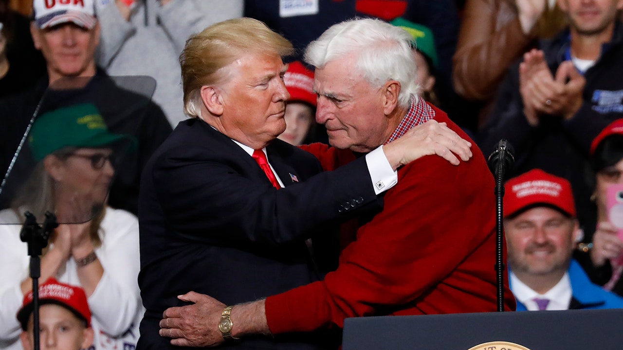 Trump pays tribute to 'great man' Bob Knight: 'Tough as nails, but a big heart'