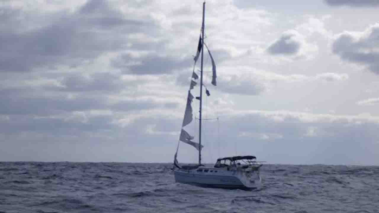 News :Coast Guard rescues missing sailor adrift in tattered vessel 270 miles off North Carolina coast