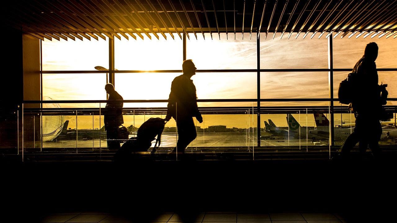 6 top tips for stress-free holiday travel
