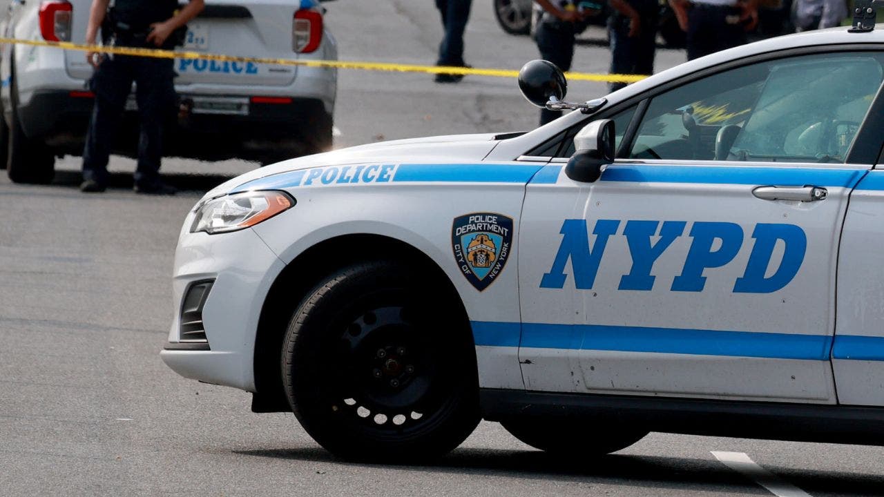 纽约市摩托车司机在布朗克斯被3辆车撞击后死亡，被拖行半英里