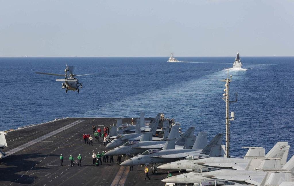 海軍直升機緊急迫降後機組人員失踪