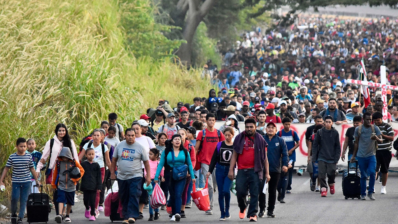Nearly 8,000-strong migrant caravan heads toward the US, Blinken urges  Mexico help end 'irregular migration