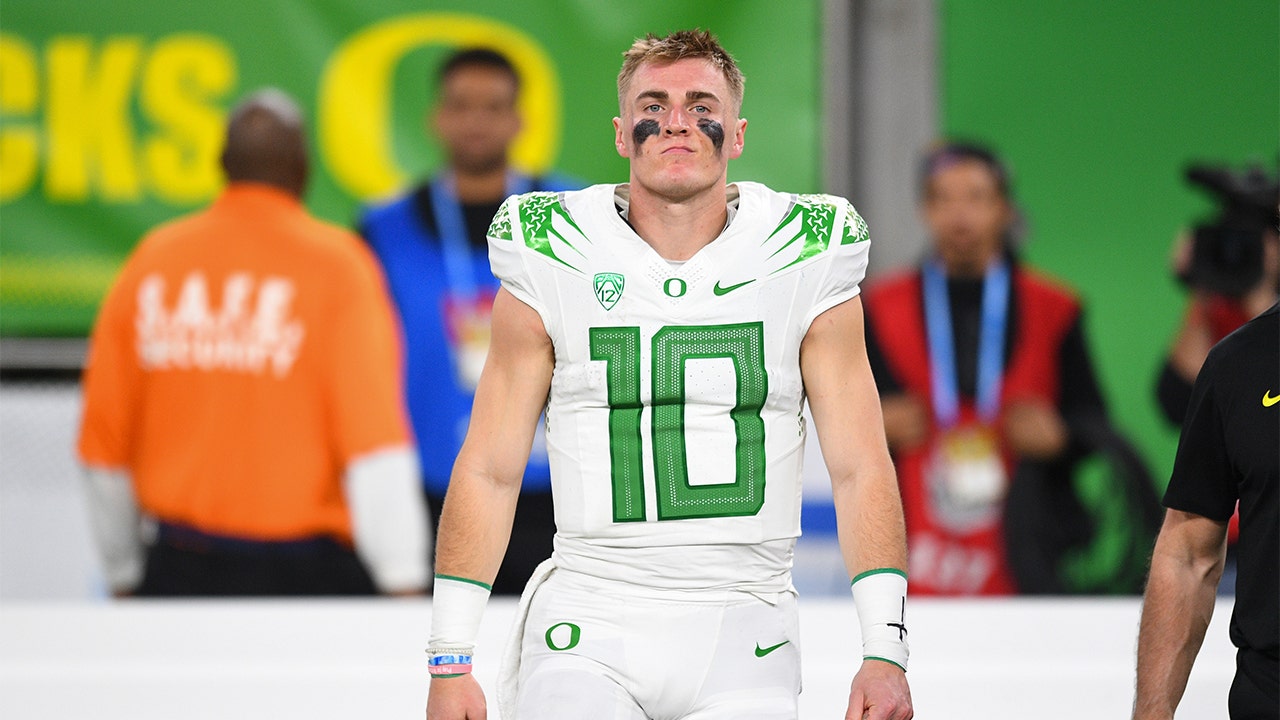 Oregon quarterback Bo Nix dejected after loss in Pac-12 championship, mum  on status for bowl game - The San Diego Union-Tribune