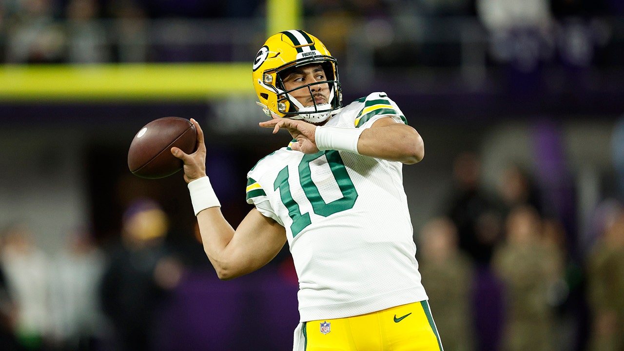 Jordan Love, Packers survive rally by Panthers, win 33-30 to keep playoff  hopes alive