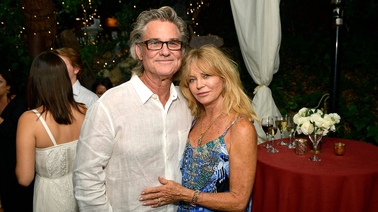 Kurt Russell and Goldie Hawn were photographed getting cozy in Aspen. (Matt Winkelmeyer/Getty Images for Netflix)