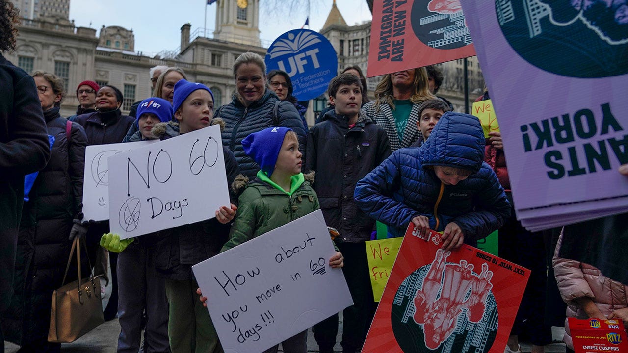 纽约市移民家庭敦促市长取消60天庇护限制