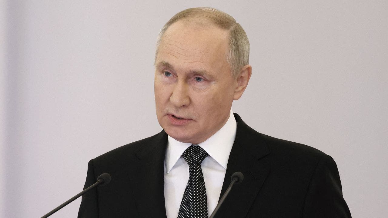 Putin announces presidential re-election bid, fifth term expected to be certain