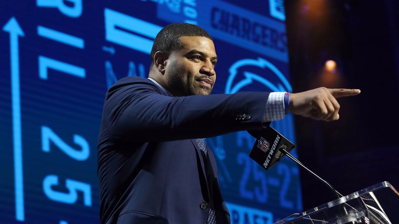 Read more about the article Chargers legend Shawne Merriman predicts Los Angeles will challenge Chiefs for division crown next season