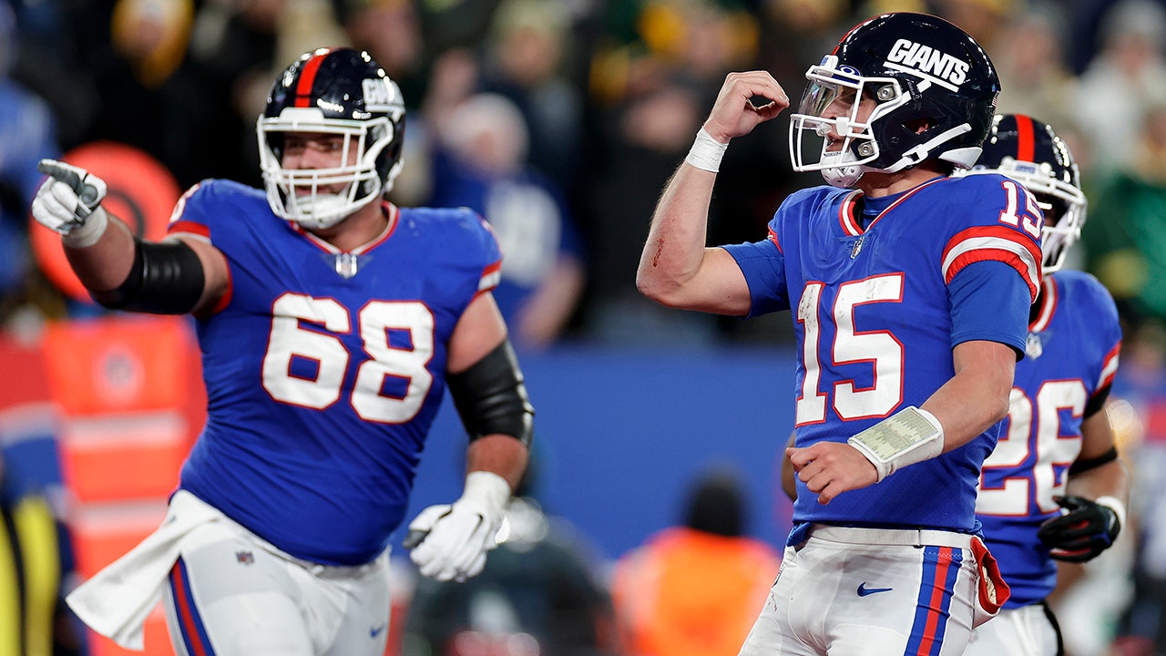Tommy Devito Perfect On Giants Final Drive To Set Up Game Winning Field Goal In Stunning 7357