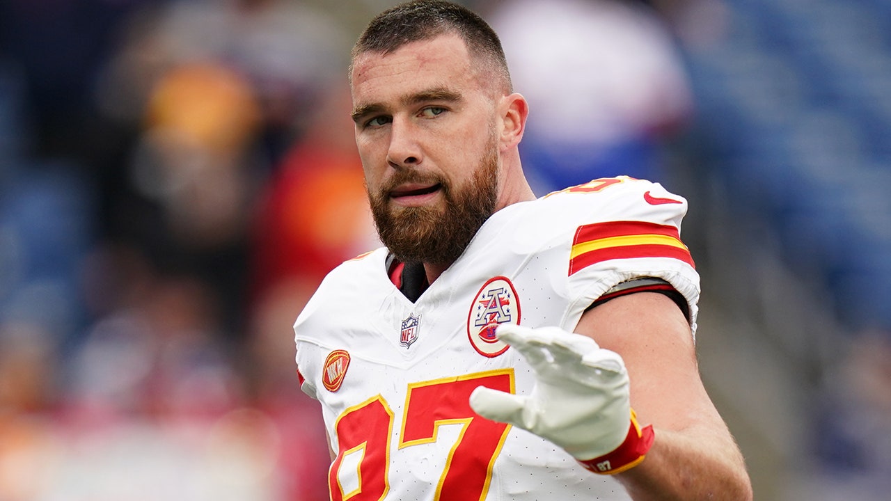 Read more about the article Travis Kelce donates $100,000 to family of girls recovering from gunshot wounds at Super Bowl parade
