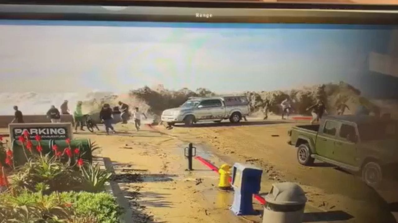 Wild California video shows beachgoers fleeing rogue wave