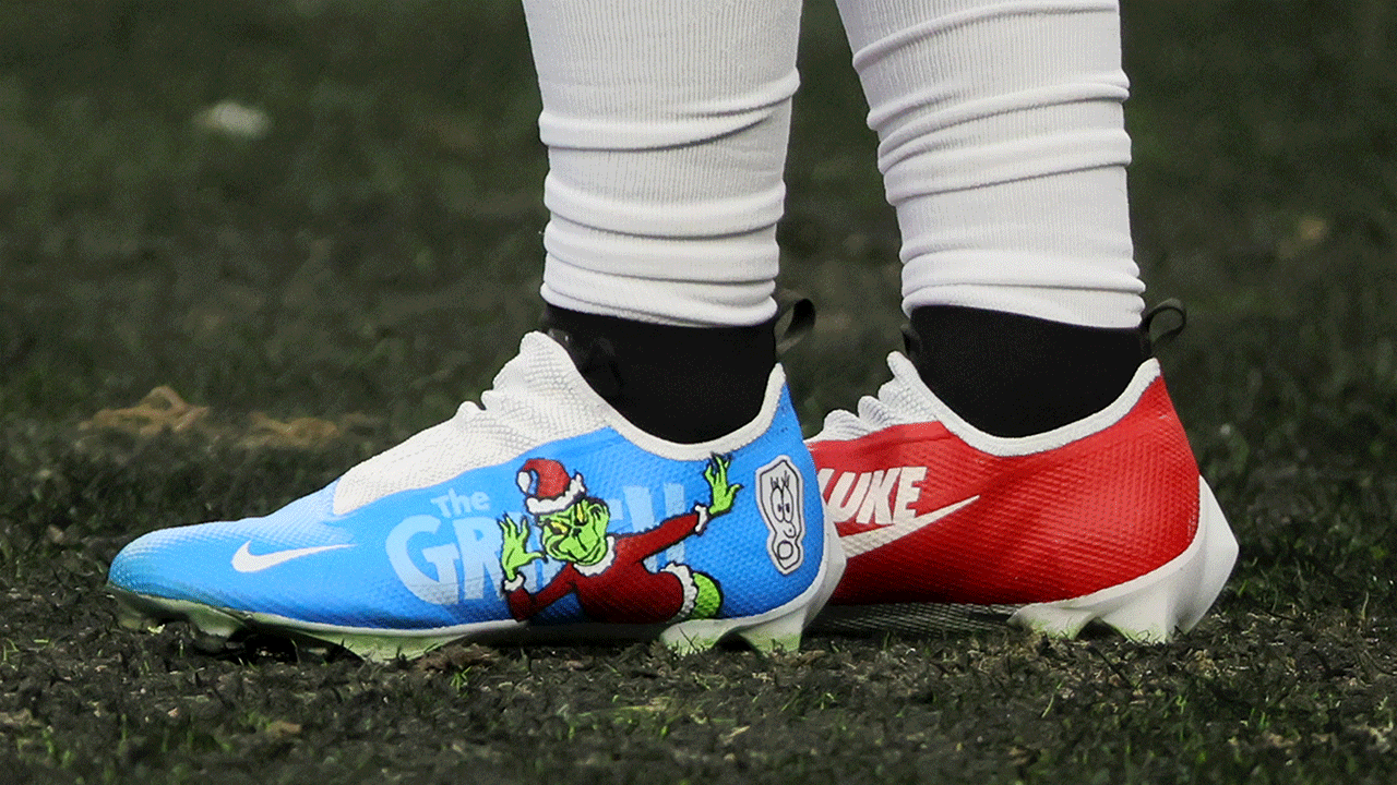 Grinch-themed Nike cleats