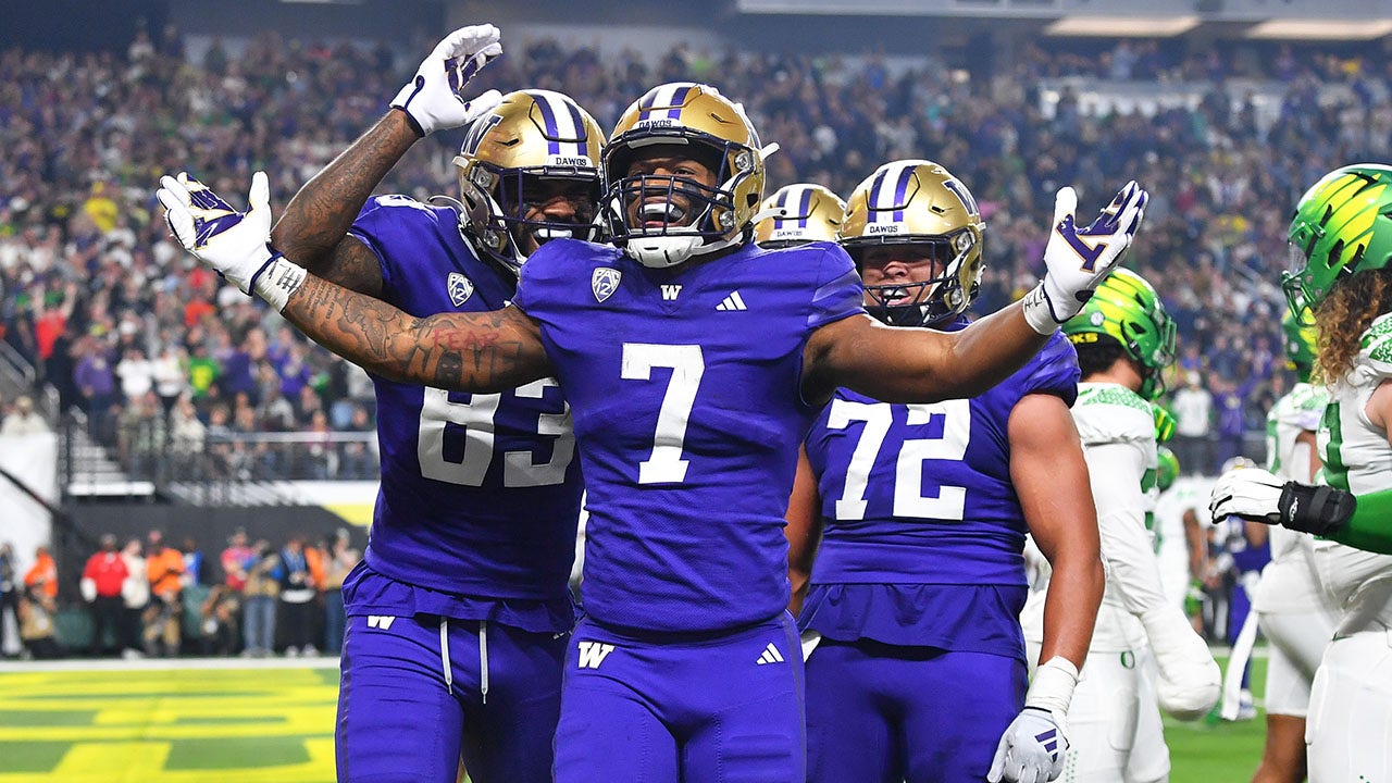Washington holds off Oregon to win final Pac-12 championship, all but secure College Football Playoff spot