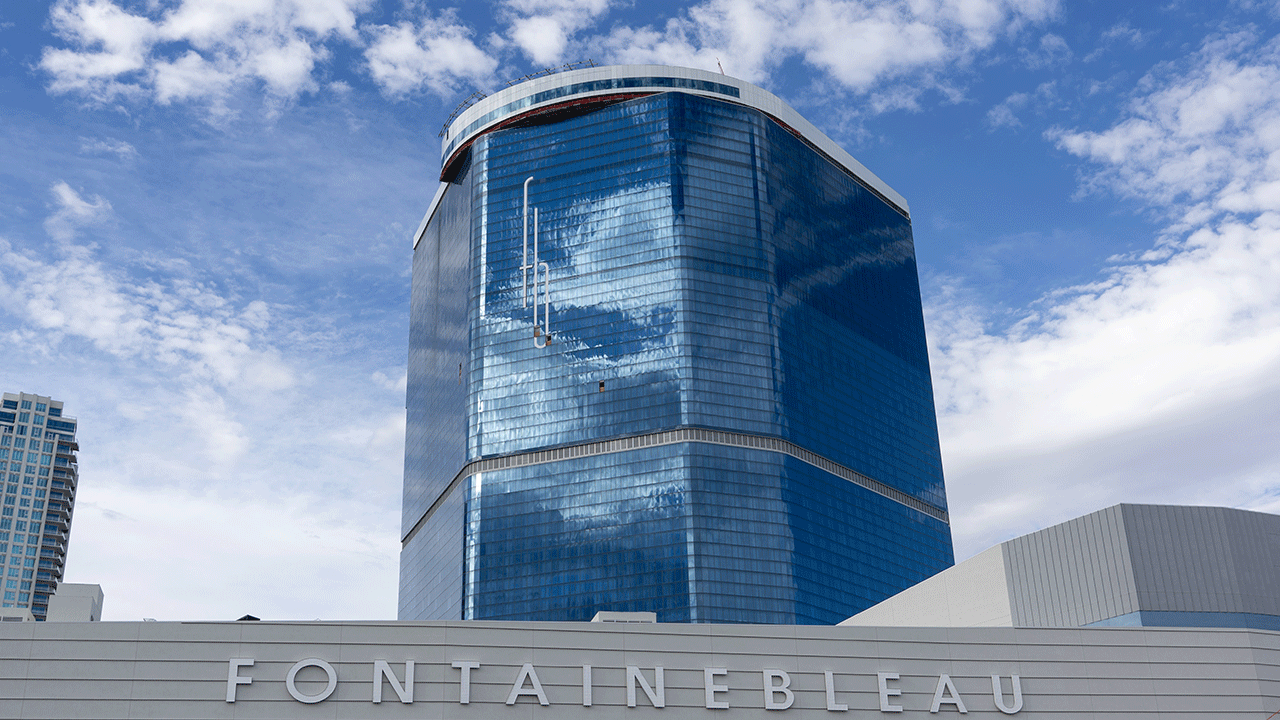 After nearly 2 decades, Fontainebleau officially joins Las Vegas Strip with lavish opening