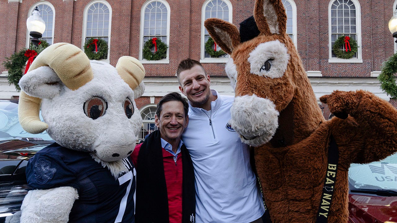 Patriots legend Rob Gronkowski helps USAA gift two veterans vehicles