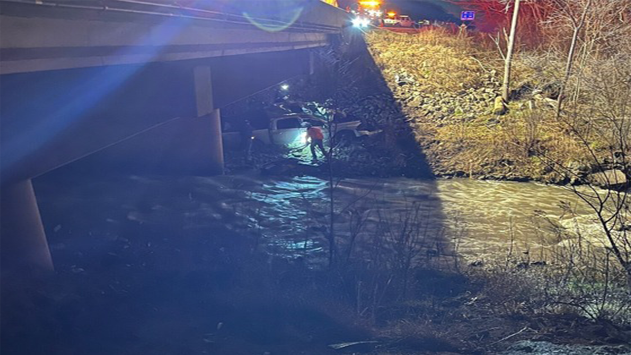 Indiana man found by good Samaritans rescued from car wreck after 6 days trapped in vehicle: 'A miracle'
