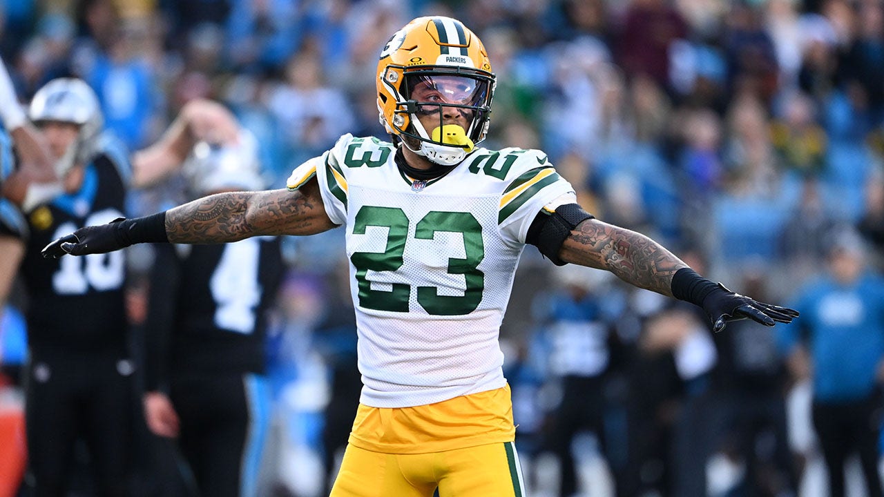 Packers’ Jaire Alexander hilariously bombs reporter’s live broadcast where she doesn’t recognize him