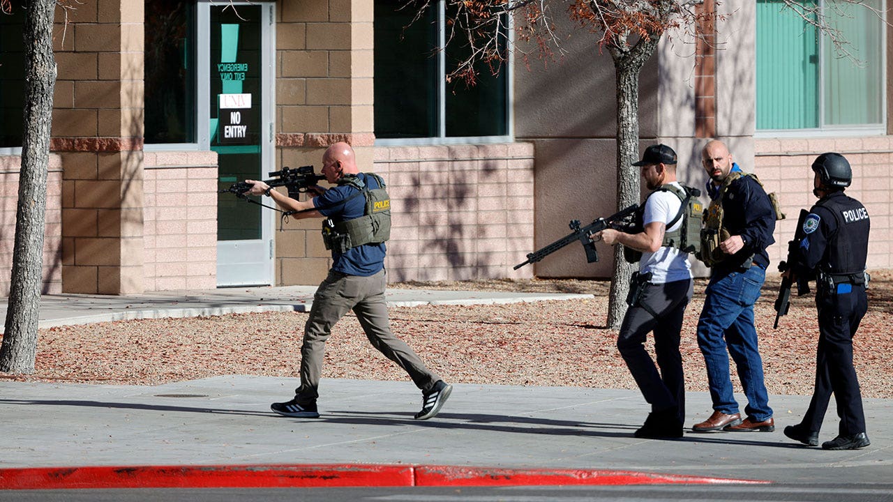 News :UNLV shooting: Video shows terrifying moments Las Vegas police evacuate building