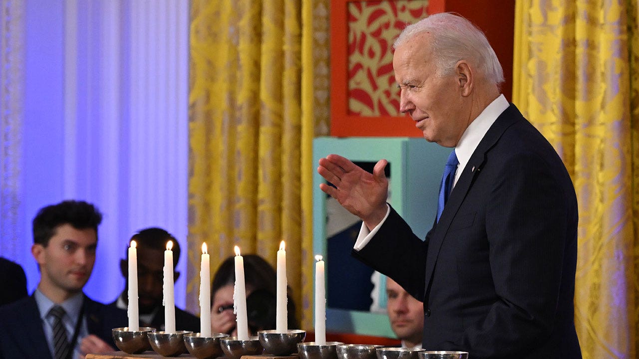 President Biden tells crowd 'I am a Zionist' at Hanukkah ceremony, condemns silence on antisemitism