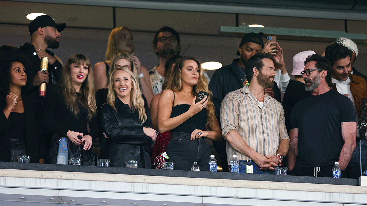 Taylor Swift and other celebrities at Chiefs game 