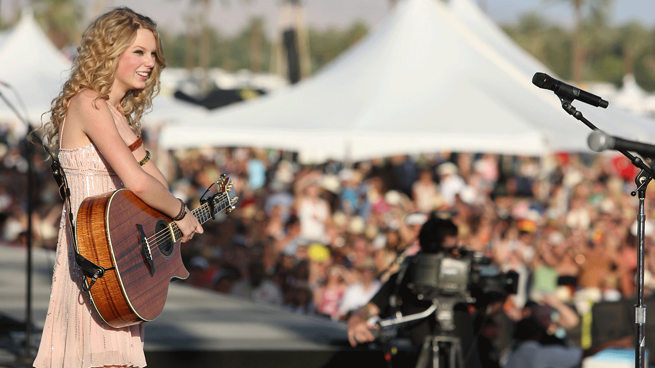 Taylor Swift performing at Stagecoach