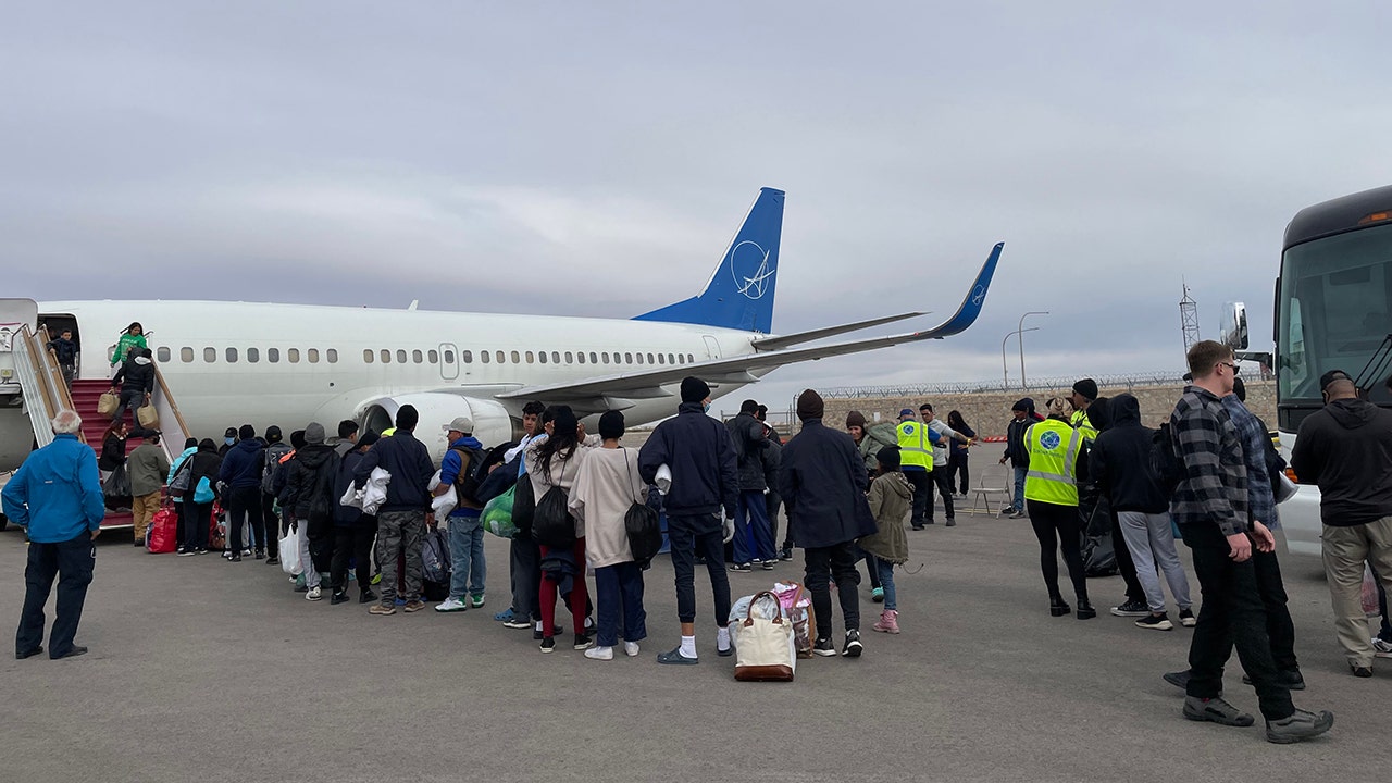 Texas begins flying migrants to sanctuary cities with first flight to Chicago