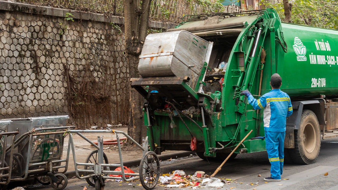 New Hampshire woman loaded onto trash truck after getting trapped in dumpster: 'All you heard was screaming'