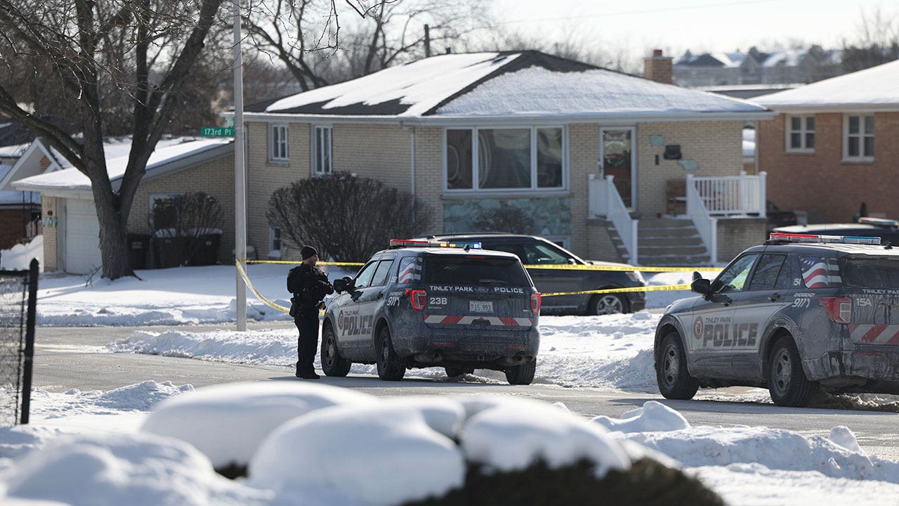 Chicago man charged with murder after allegedly shooting wife, 3