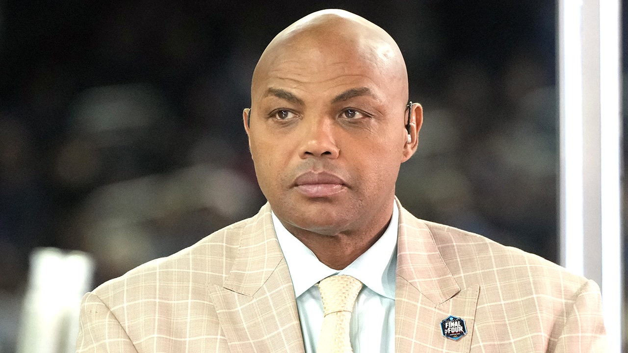 You are currently viewing NBA Hall of Famer Charles Barkley threatens any Black person flaunting Donald Trump’s mugshot