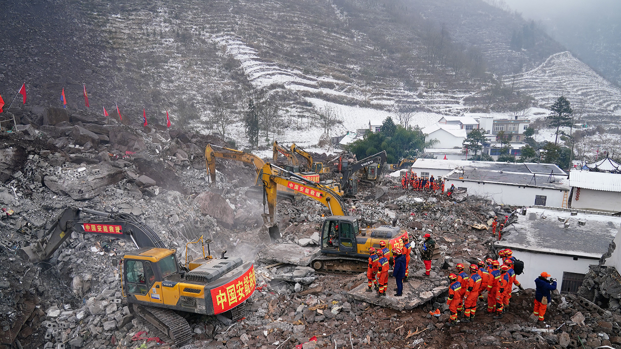 Death toll in China landslide rises to 25 as more than 1,000 first responders look for survivors