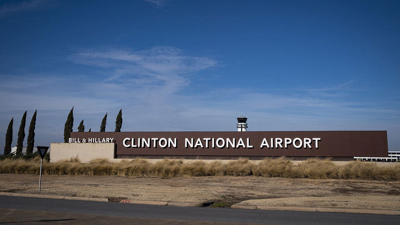 Pilot killed in plane crash at Clinton National Airport in Little Rock ...