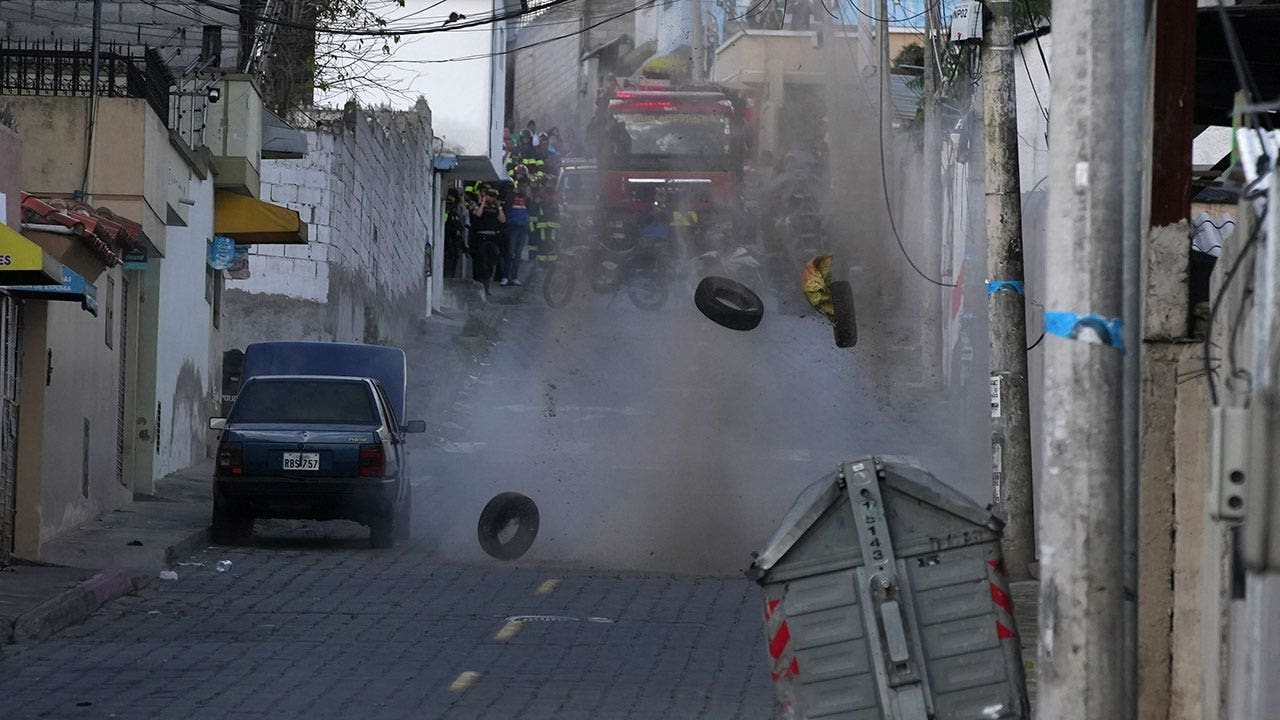 Ecuador sees rise in violence as bomb threat evacuates busy capital area