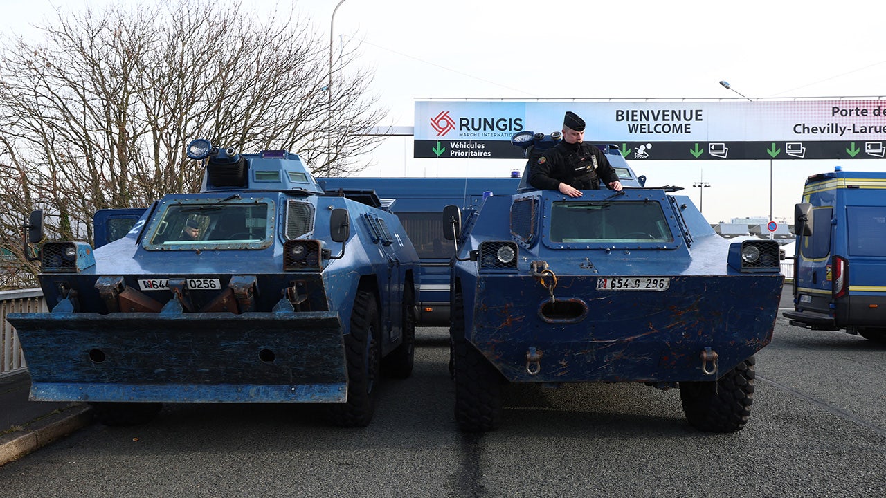 Protesting French farmers plan 'siege of the capital' in Paris, rejecting government concessions
