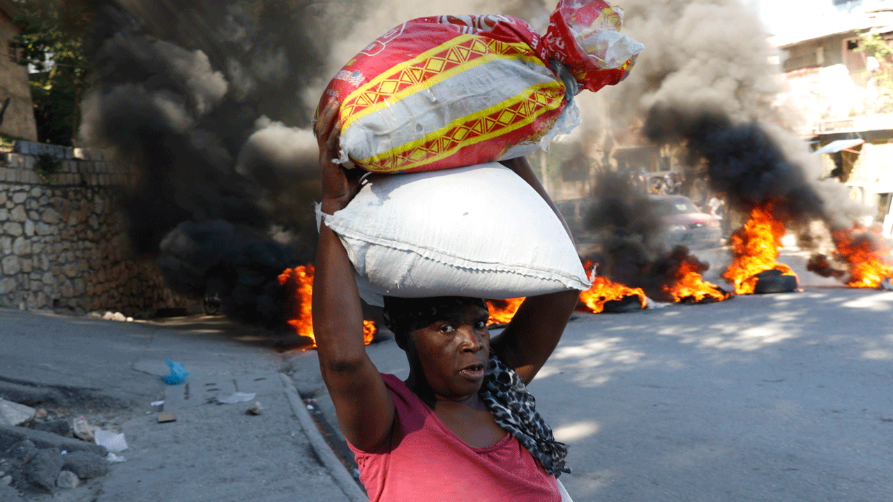 Read more about the article Food aid arrives in Haiti after police recover hijacked cargo ship