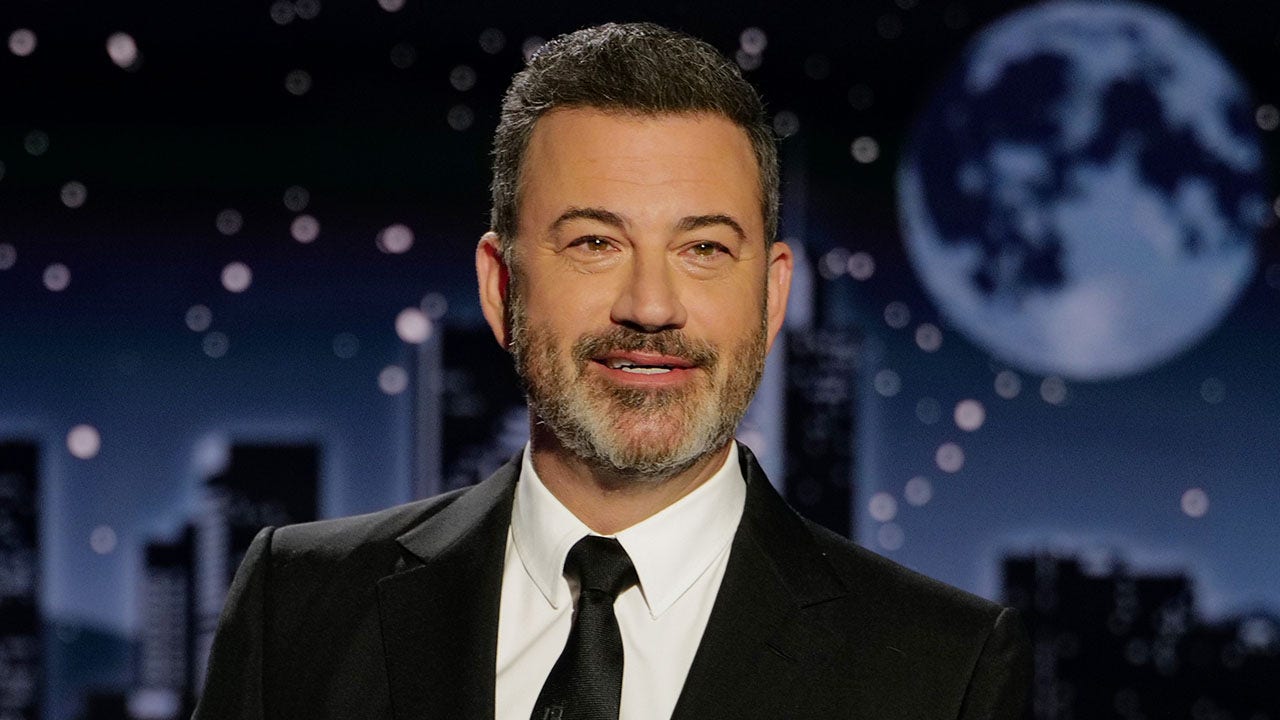 Read more about the article Jimmy Kimmel makes fun of Aaron Rodgers’ reported Sandy Hook comments with mock-conspiracy theory