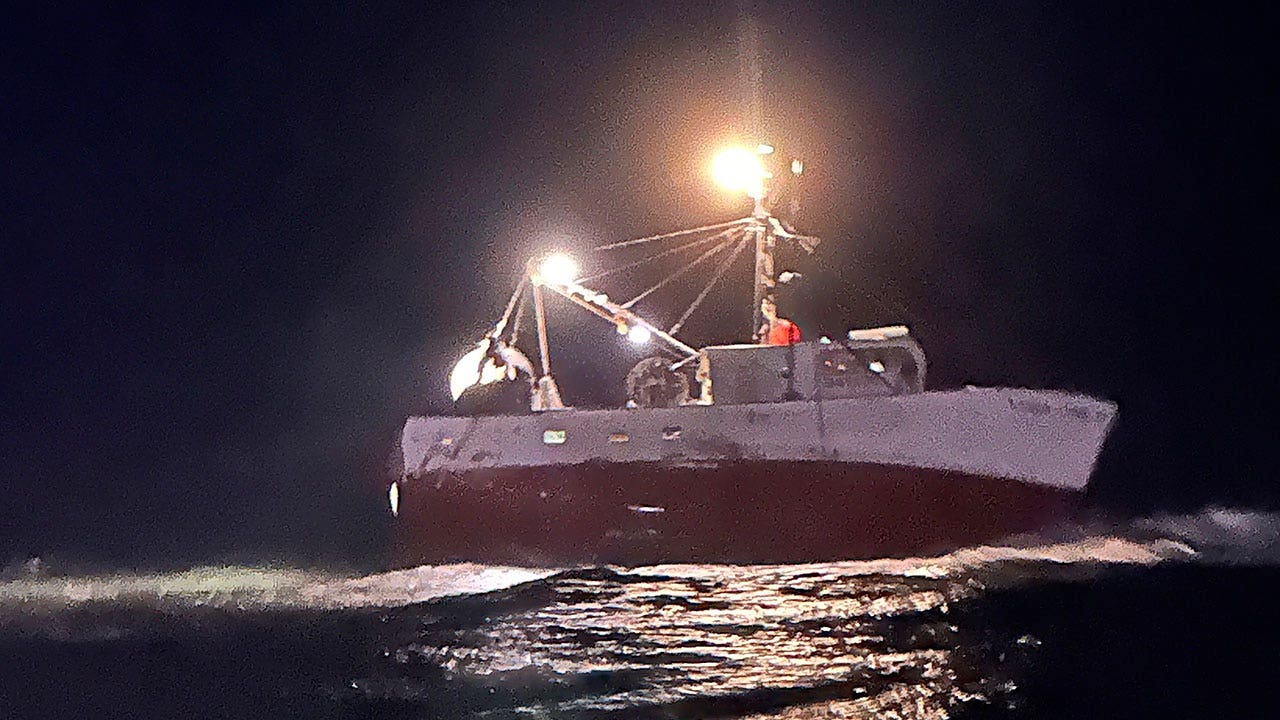 US Coast Guard approves demolition plan for Maine fishing boat that crashed during weekend storm