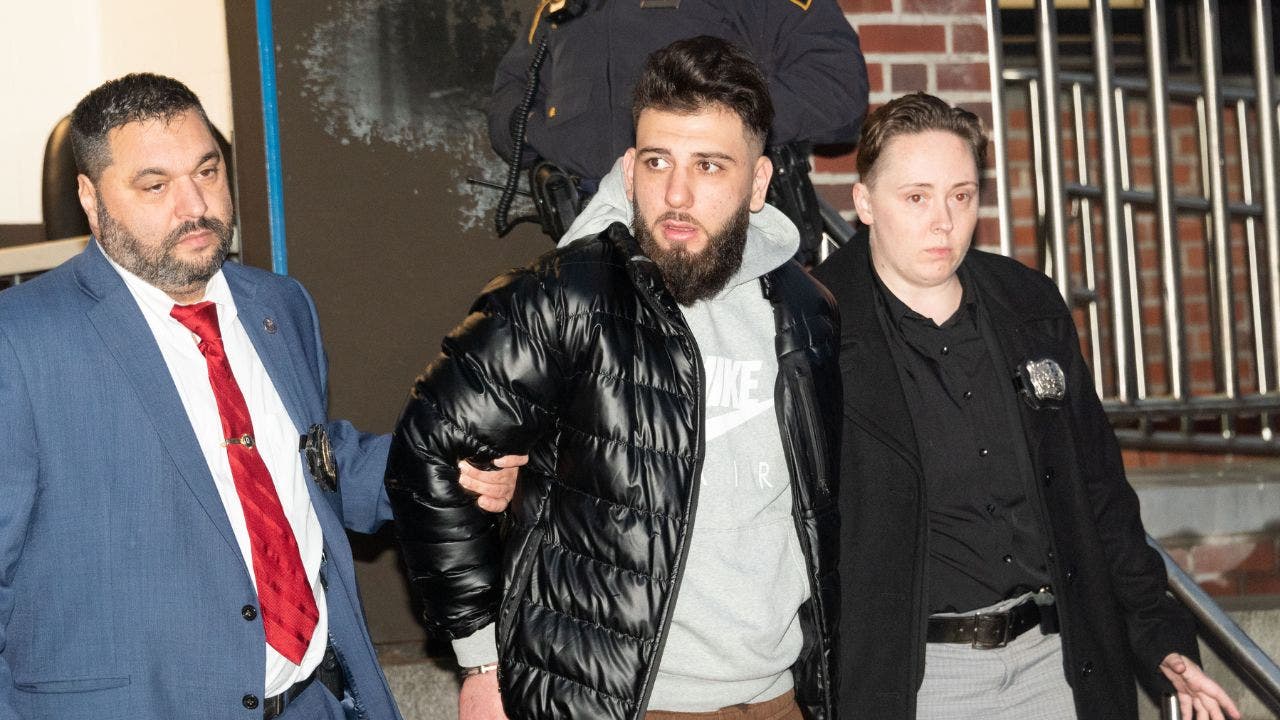 因技术性问题被释放的男子被指控在纽约持刀强奸