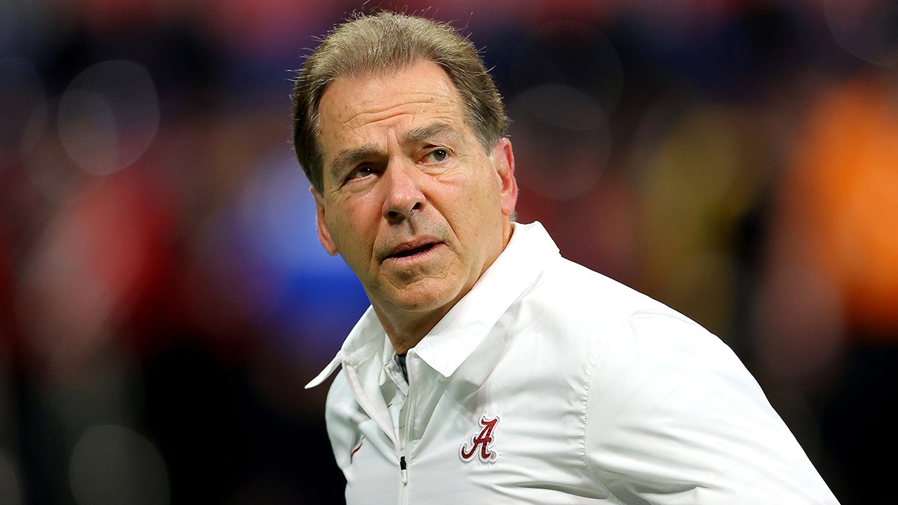 Read more about the article Legendary Alabama coach Nick Saban urged players to block out ‘external factors’ and ignore internet trolls