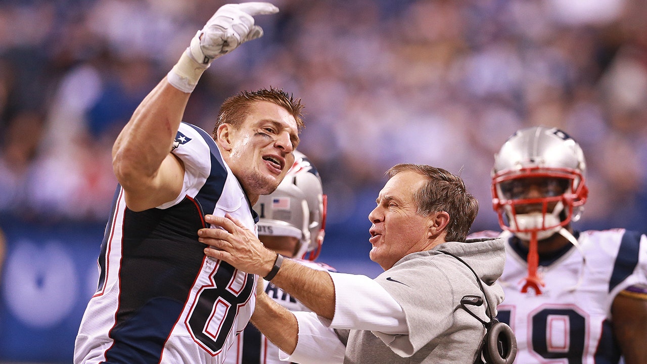 Bill Belichick ‘definitely wants to stay’ with the Patriots, Rob Gronkowski says