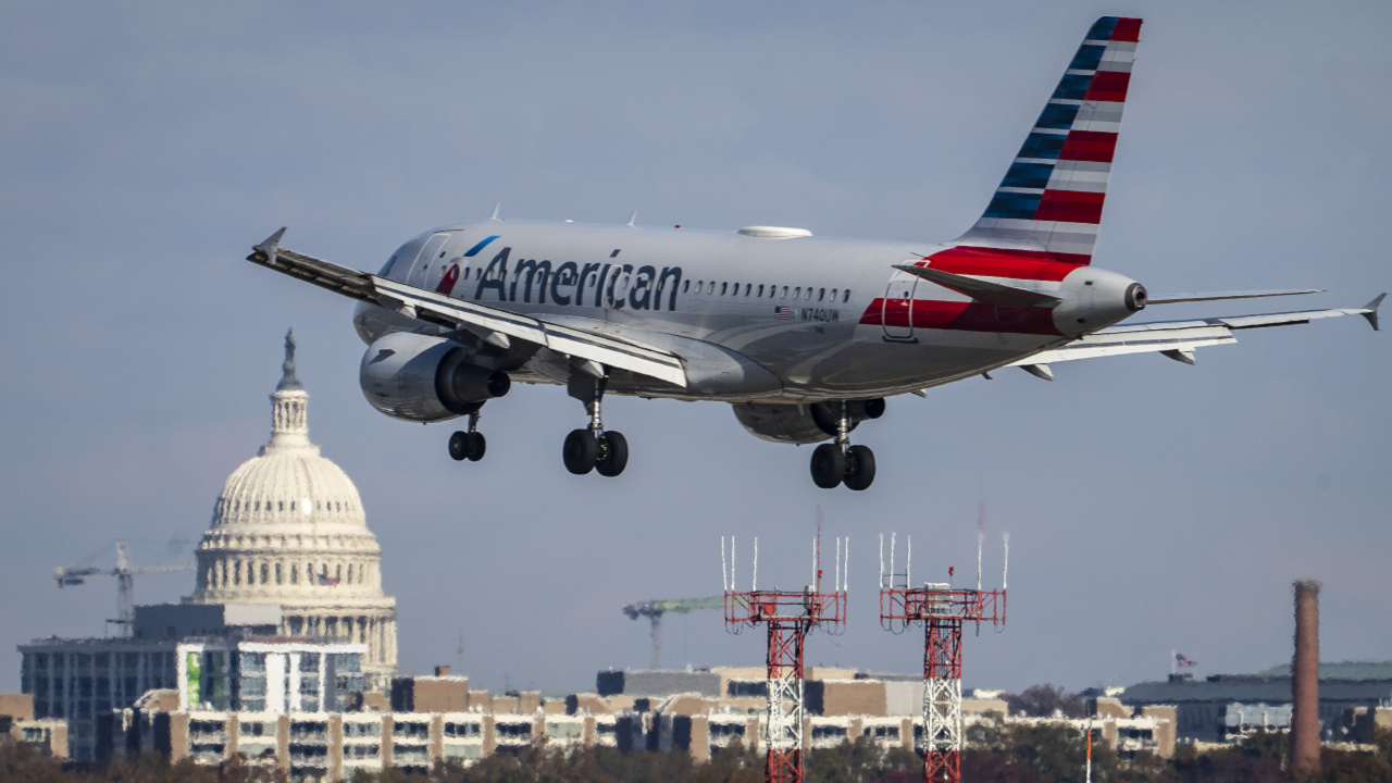 Read more about the article American Airlines passenger who was duct taped to seat, gagged after trying to open cabin door mid-flight sued