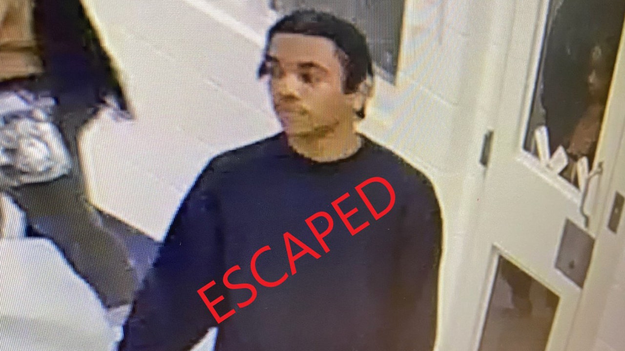 Philadelphia police searching for 'dangerous' teen murder suspect who escaped custody in hospital parking lot