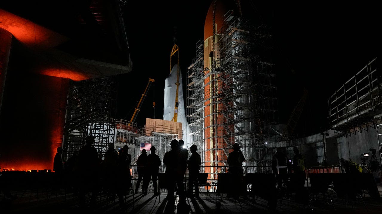 News :NASA space shuttle installed at site of future Los Angeles science museum