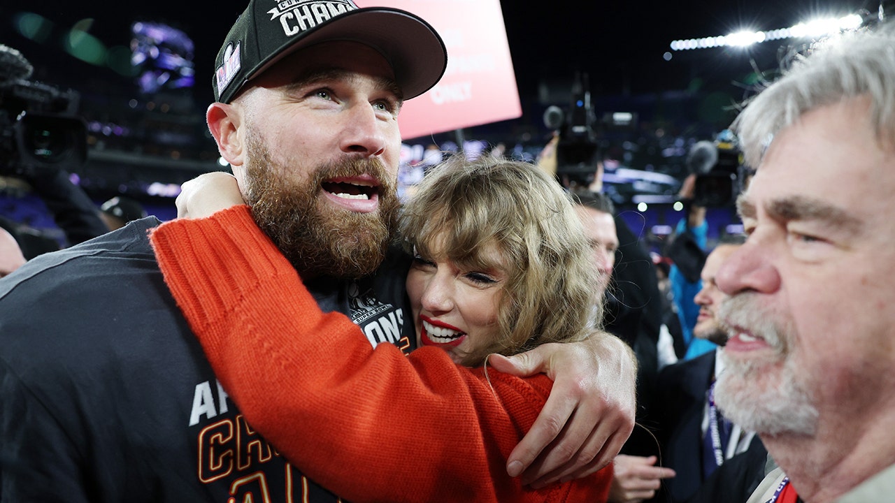 Travis Kelce’s barber reveals what Taylor Swift thinks of Kansas City Chief boyfriend's electric haircut