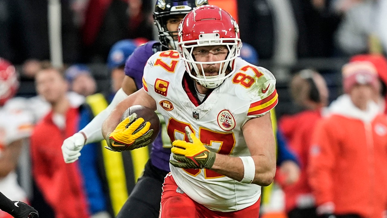 Chiefs\' Defense Shuts Down Lamar Jackson and Ravens\' Offense, Travis Kelce Shines in AFC Championship Game