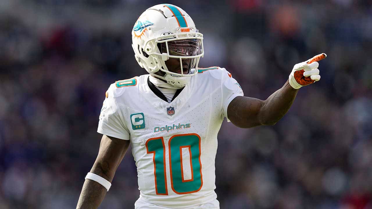 Read more about the article Tyreek Hill disputes influencer claim that Dolphins star broke her leg during football drill: report
