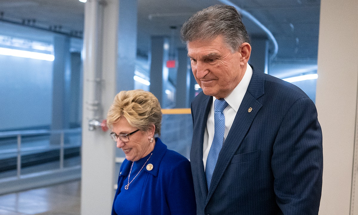 Suspect fleeing police crashed into vehicle carrying Joe Manchin's wife