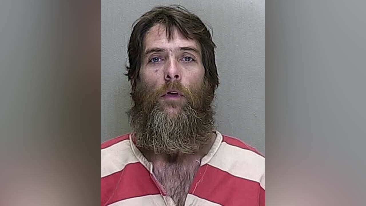 News :Florida man arrested after running into thrift store fully naked, stealing merchandise: police