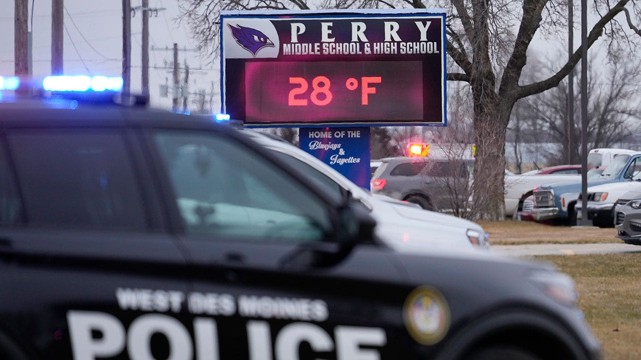Police investigating active shooter scene at Perry, Iowa high school