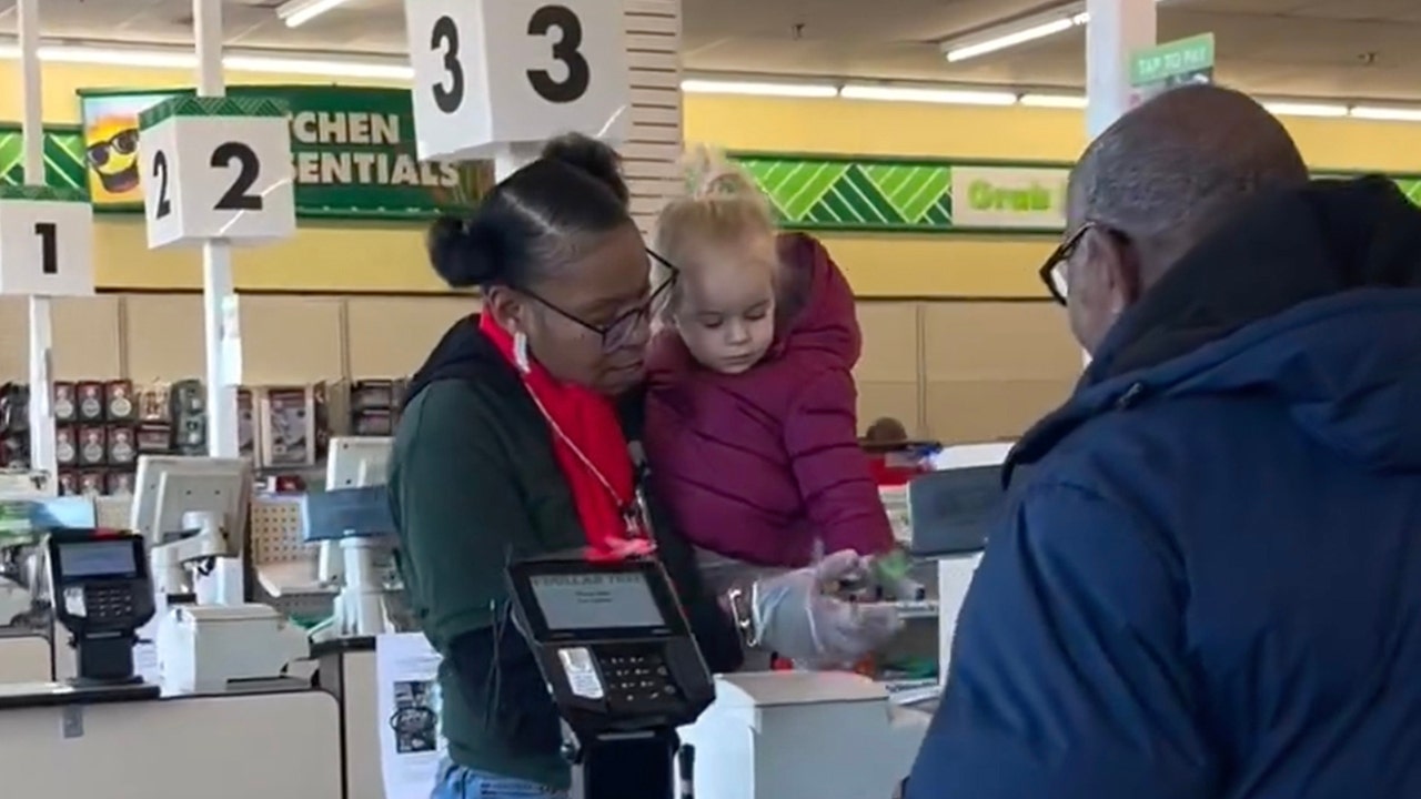 Store employee holds fussy toddler during checkout to help ease major meltdown, mom sings her praises